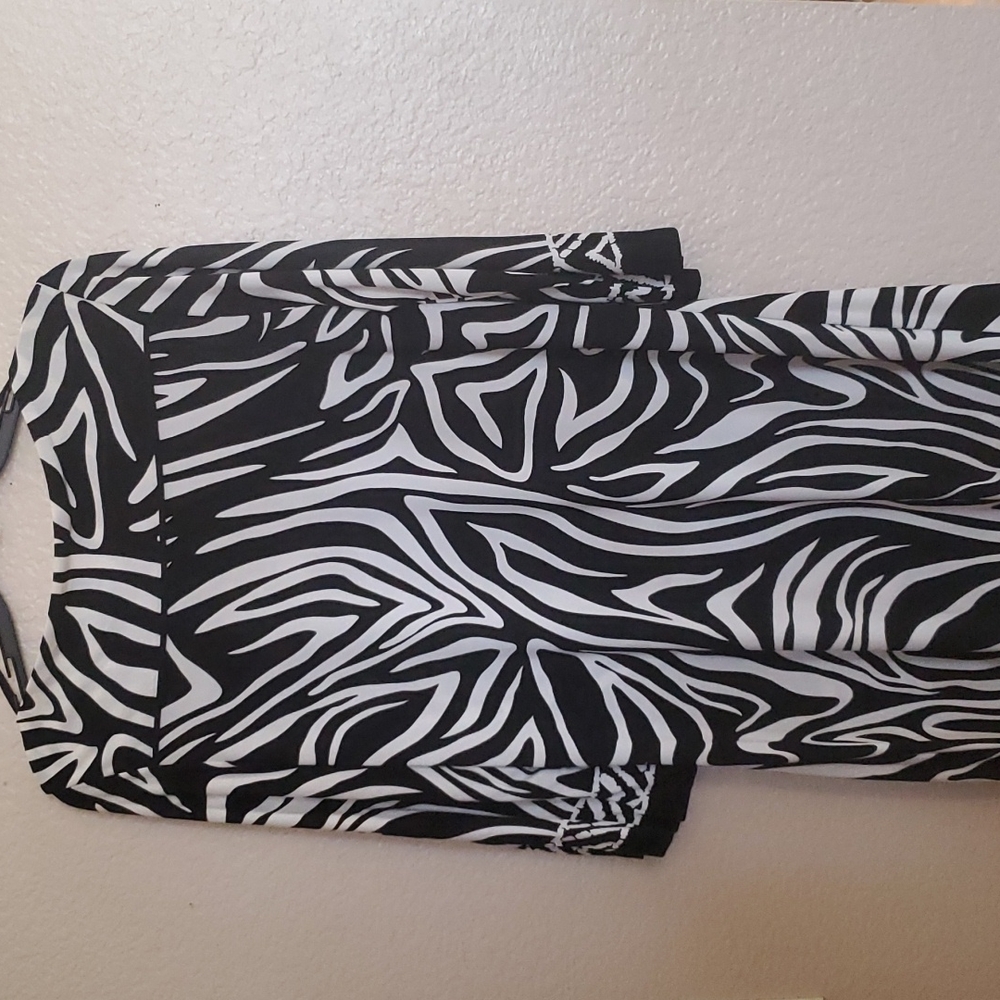 EN FOCUS STUDIO, BLACK AND WHITE DRESS SIZE 12.